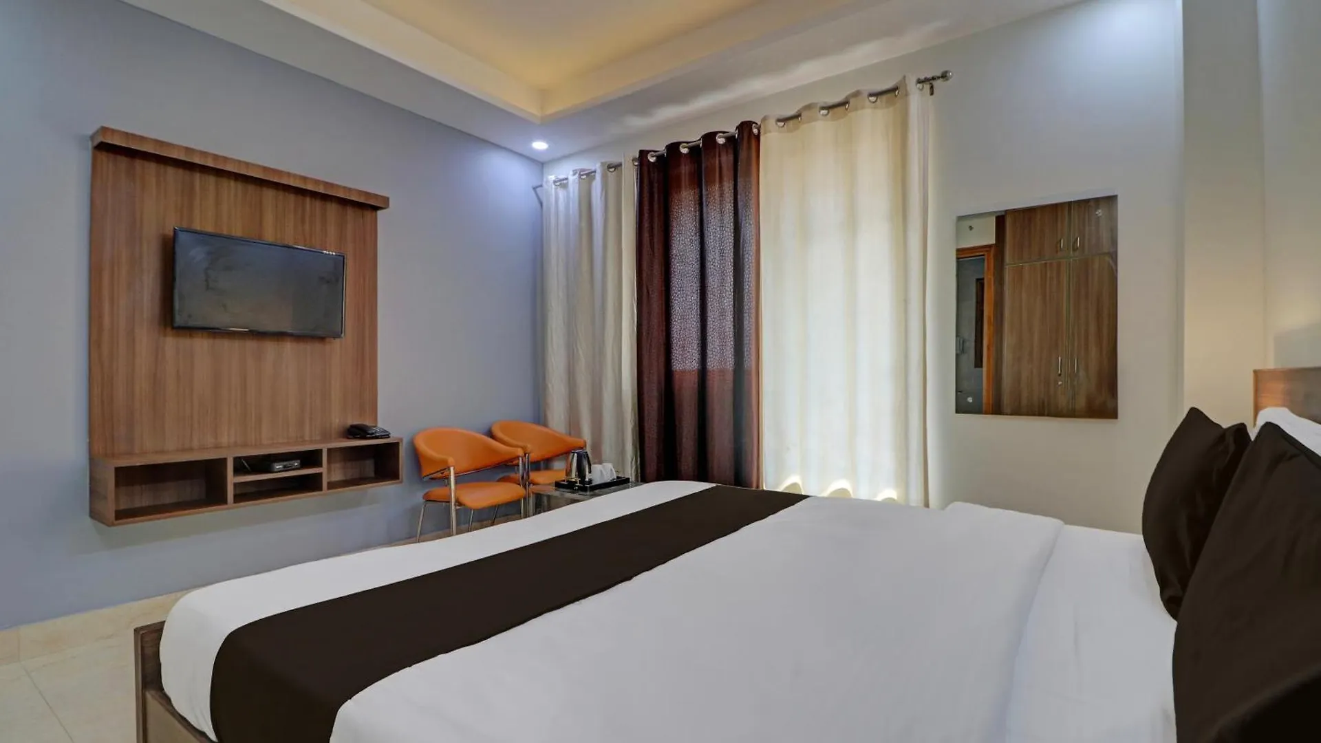 Oyo The Indian Hotel Gurgaon
