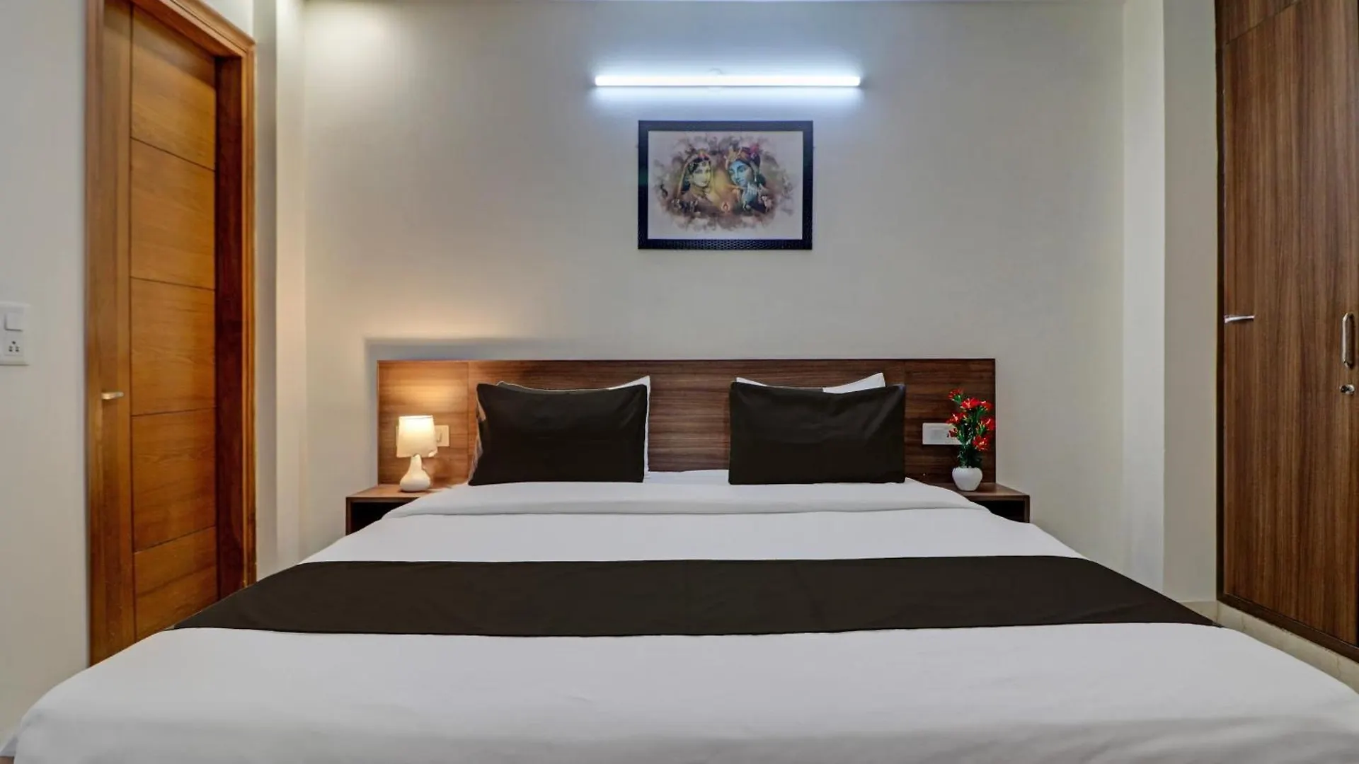 Oyo The Indian Hotel Gurgaon